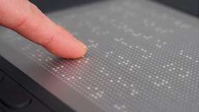 Braille-Display macht die digitale Welt anfassbar Unterstützt durch Künstliche Intelligenz werden visuelle Inhalte automatisch analysiert und in taktile Formen übersetzt.