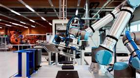 Pilotanlage: SOEC-Technologie geht in die Fertigung Mithilfe von Cobots können automatisierte Fertigungsprozesse, zum Beispiel bei der Montage von Elektrolyse-Stacks, entwickelt, implementiert und validiert werden.