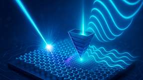Nanoantennen ermöglichen lichtgesteuerte Halbleiter Mit Terahertz-Strahlung und gezielten Lichtimpulsen lassen sich atomar dünne Halbleiter kontrollieren. Dieser Forschungsansatz eröffnet neue Wege für ultraschnelle optoelektronische Bauteile.
