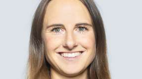 Flugwindenergie – grüne Energie aus Höhenwinden gewinnen Nicole Allgaier hat an der Berliner Hochschule für Technik "Maschinenbau – Erneuerbare Energien" studiert und war in Vergangenheit unter anderem bei Vattenfall und EnBW tätig. Sie verfügt über vielseitige Erfahrung in der Planung und Genehmigung unterschiedlicher erneuerbarer Energien und war so ihre ersten Jahre bei EnerKíte als Projekt-Managerin tätig. Neben der Tätigkeit als COO ist sie außerdem für Förder- und Kundenprojekte sowie Kooperationen mit Industriepartnern zuständig.
