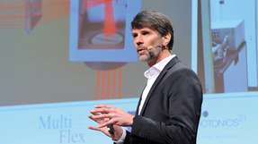 Trends, Strategien und Laserverfahren in der Mikroelektronik Dr. Christian Vedder spricht über Anforderungen, Innovationen und deren Anwendung in der Industrie.