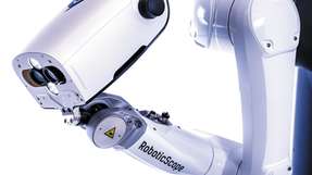 Steuerlösungen für robotergestützte Chirurgie Das robotergestützte Visualisierungstool RoboticScope ermöglicht mikrochirurgisches Arbeiten in ergonomischer Haltung. Die präzise Ausrichtung des Kamerakopfes erfolgt durch das SpaceMouse Module von Megatron, mit intuitiver 3D-Steuerung und sechs Freiheitsgraden.