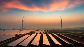 Woher weht der Wind? Der Einsatz professioneller Software für die Überwachung und den Betrieb von Windkraftanlagen, Photovoltaiksystemen oder weiteren Nebenanlagen stellt eine wichtige Grundlage für eine profitable Nutzung der verfügbaren Energie dar.