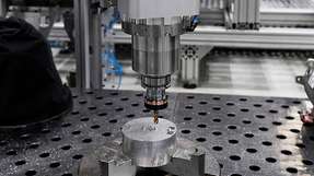 Ressourcenschonende Motor-Demontage durch intelligente Prozessplanung Die luftgekühlte Motorspindel übernimmt die Demontage von Motoren, wenn Schrauben nicht möglich ist.