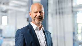 „Made in USA“: Risiko oder Vorteil?  Johannes Linden ist seit über 20 Jahren als Allein- und Konzerngeschäftsführer bzw. Vorstand mittelständischer, international operierender Lösungsanbieter in der Automations- und Maschinenbaubranche tätig. Seit Januar 2023 verantwortet er bei PFISTERER als Sprecher des Vorstands die Ressorts Finance und Operations.