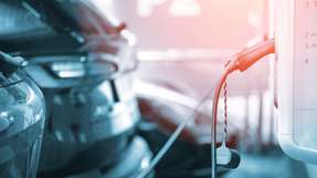 Kompakte Hochspannungssicherungen für die Automobilelektronik Die neuen Hochspannungs-Patronensicherungen der Serien 827 und 828 bieten kompakten Schutz für Onboard-Ladegeräte und Stromverteilungseinheiten in Elektrofahrzeugen.