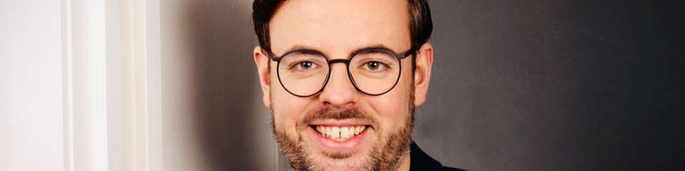 Christoph Haß gestaltet als Geschäftsführer bei Possehl Digital die digitale Zukunftsfähigkeit des industriellen Mittelstands. Possehl Digital investiert in Digitalunternehmen, deren Lösungen in der Praxis mittelstandstauglich funktionieren. Der Ansatz: Was in der Gruppe mit 200 Industrieunternehmen wirkt, hilft auch anderen. So ist ein wachsendes Portfolio mit bisher 9 Beteiligungen entstanden.