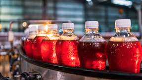 Datenbasierte Services gegen Stillstände in der Getränkeproduktion Damit die Anlagen weiter flüssig laufen: Systematische Audits, Laboranalysen und digitale Wartungsportale helfen, Verschleiß frühzeitig zu erkennen.