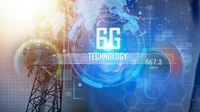 6G und Satelliten: So wird Mobilfunk krisenfest Mit 6G sollen Smartphones nicht mehr nur über Funkmasten, sondern auch über Satelliten kommunizieren. Das sorgt für stabile Verbindungen selbst bei Netzausfällen oder in entlegenen Regionen.