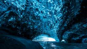 Salzkavernen als Energiespeicher der Zukunft Untergrundspeicher für Wasserstoff gleichen Schwankungen aus und sichern so die Energieversorgung energieintensiver Industrien über lange Zeiträume hinweg.