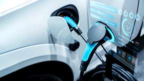 Keine Angst vor Kurzschluss: Kühltechnologie verbessert Stromtragfähigkeit Die neuen gekühlten Kompaktsicherungen von Mersen schützen unter anderem Ladestationen für E-Autos vor Überlasten und Kurzschlüssen.