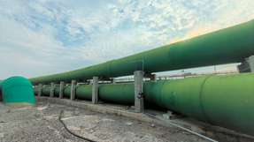 Korrosiv und schwer zu messen: Lösung für Meerwasser in GFK-Rohren Wenn Meerwasser in GFK-Rohren fließt und keine hohe absolute Genauigkeit benötigt wird, können Clamp-on-Geräte eine geeignete Methode zur Durchflussmessung darstellen.