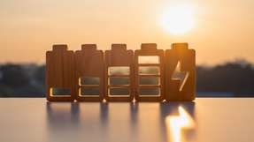 Wie Kurzzeitspeicher das Stromsystem stabiler und effizienter machen Großbatteriespeicher stabilisieren das Stromnetz, verringern den Reservebedarf und helfen, die Kosten im Energiesystem zu senken.