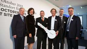 Biotech Center eröffnet
 Nahmen symbolisch den Schlüssel für die neuen Räumlichkeiten entgegen: Clariant CEO Hariolf Kottmann, Ilse Aigner, bayerische Staatsministerin für Wirtschaft und Medien, Energie und Technologie, André Koltermann, Head of Group Biotechnology, Bauherr und Eigentümer Manfred Wander, Jens Stephan, Standortleiter Planegg und Prof. Dr. Haralabos Zorbas, IBB Netzwerk GmbH (von links nach rechts).