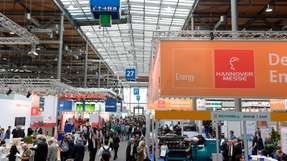 Ein Blick in die Halle der Energy-Abteilung der Hannover Messe. Von der Erzeugung, Übertragung, Verteilung und Speicherung bis hin zu alternativen Mobilitätslösungen wird die gesamte Energiekette unter dem Leitmotiv Integrated Energy vom 25. bis 29. April auf dem Messegelände gezeigt.