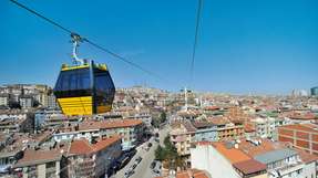 Eine klare Entlastung des Straßenverkehrs und eine spürbare Reduzierung der Emissionen: die Seilbahn im türkischen Ankara.