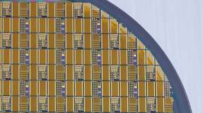 Basis für energiesparende und kompakte Leistungskonverter: im Projekt HiPoSwitch entwickelte Galliumnitrid-Schalttransistoren auf Siliziumwafer. 