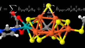 Künftige Quantencomputer werden den Reaktionsmechanismus des Enzyms Nitrogenase berechnen können. Im Bild das aktive Zentrum des Enzyms und eine für die Berechnung zentrale mathematische Formel.