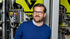 Sebastian Pohl ist Director Sales bei der Greif-Velox Maschinenfabrik, wo er für alle nationalen und internationalen Vertriebsteams sowie die gesamte Vertriebsführung verantwortlich ist. Zuvor war er bereits beim Hersteller für Hebe- und Transportlösungen Mammoet sowie bei dem Produzenten für Medizin- und Sicherheitstechnik Dräger tätig. 
