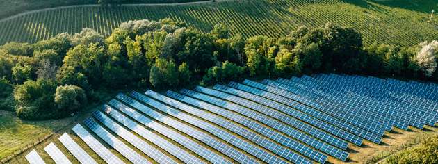 Eine Studie des Fraunhofer-ISE zu den Stromerzeugungskosten verschiedener Kraftwerke belegt, dass Photovoltaik-Anlagen mittlerweile auch in Kombination mit Batteriespeichern deutlich günstiger Strom produzieren, als Kohle- oder Gaskraftwerke.