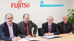 Von links nach rechts: Roland Steffen, Leiter des Geschäftsbereichs Messtechnik und Mitglied der Geschäftsleitung von Rohde & Schwarz, Jürgen Lang, Director Business Development bei FSEU, Brendan Mc Kearney, President von FSEU und Peter Schlindwein, Vice President Corporate Procurement bei Rohde & Schwarz.