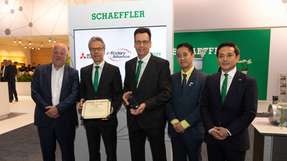 Besiegelten die strategische Partnerschaft auf der Hannover Messe 2019 (von links nach rechts): Hartmut Pütz, Leiter Factory Automation der European Business Group von Mitsubishi Electric, Dr. Stefan Spindler, Vorstand Industrie bei Schaeffler, Rauli Hantikainen, Leiter Industrie 4.0 bei Schaeffler, Hajime Sugiyama, Industrial-IoT-Botschafter der Factory Automation Systems Group von Mitsubishi Electric und Kazuaki Nakamura, Vertriebsingenieur bei Schaeffler.