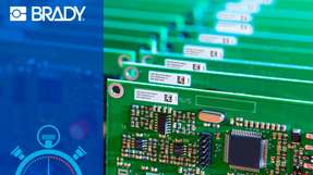 So gelingt der vollständig automatisierte Etikettendruck bei der Leiterplattenfertigung.