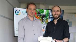 Dr. Nicolas Alt ist Geschäftsführer der Visevi Robotics GmbH. Das Start-up, das Computer Vision Lösungen für intelligente Service­roboter entwickelt, hat er zusammen mit Stefan Lochbrunner gegründet. In seiner Promotion an der TU München entwickelte Dr. Alt Methoden zur visuo-haptischen Wahrnehmung für Roboter. Darunter auch die kamerabasierte Sensorik, die von Visevi vermarktet wird.