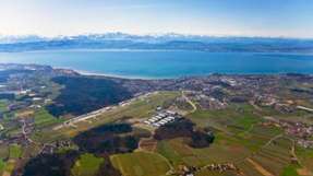 
                        
                        
                          Messegelände Friedrichshafen samt Bodensee und Alpenpanorama
                        
                      