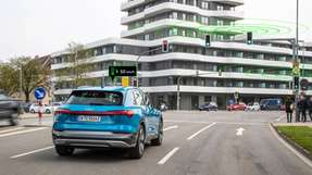 Fahren auf der grünen Welle: Vernetzt mit den Ampeln gestaltet sich das Fahren in der Stadt entspannter und effizienter.