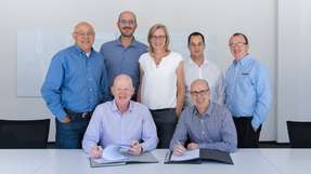 Das Management-Team von Etas und National Instruments zusammen mit Leandro Fonseca, Managing Director Etas NI Systems (hintere Reihe, zweiter von links), und Hans-Peter Duerr, Technical Director Etas NI Systems (hintere Reihe, zweiter von rechts)