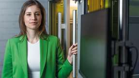 Dina Reit ist Geschäftsführerin des Maschinenbauers SK Laser, das sie in zweiter Generation führt. Ihr Ziel ist es innovativen und diversen Maschinenbau zu gestalten. Als Ausbildung absolvierte Sie ein Doppelstudium (Wirtschaftswissenschaften, Kunstgeschichte und Philosophie) in Frankfurt an der Goethe Universität und London sowie einen Master in Management an der EBS Universität und EM Lyon. Auf LinkedIn ist sie eine einflussreiche Stimme im Maschinenbau und berichtet über die Themen Laser und Nachfolge. 2022 wurde sie als Familienunternehmerin des Jahres von Startup Teens ausgezeichnet und vom Focus Magazin zu einer der Top 100 Frauen gewählt.